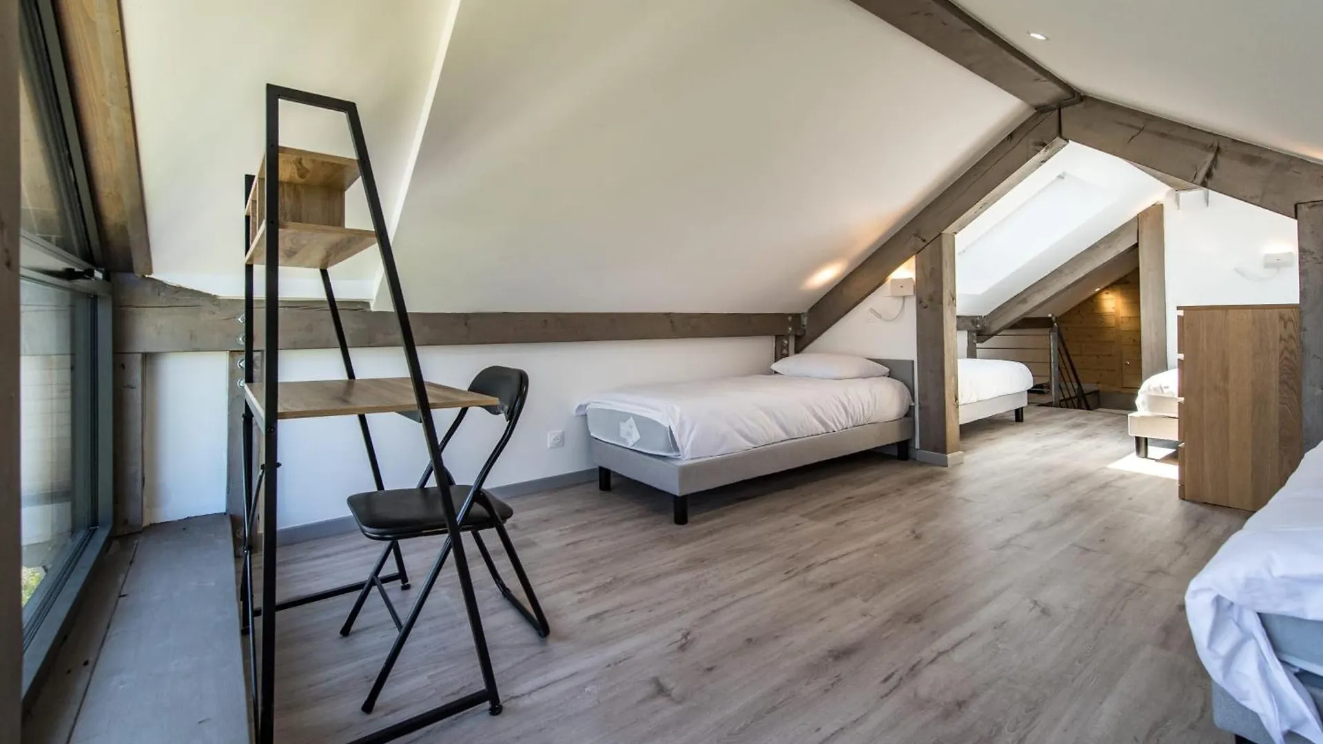 Bright Duplex in Albiez-Montrond - 2 Bedrooms Close to the Slopes