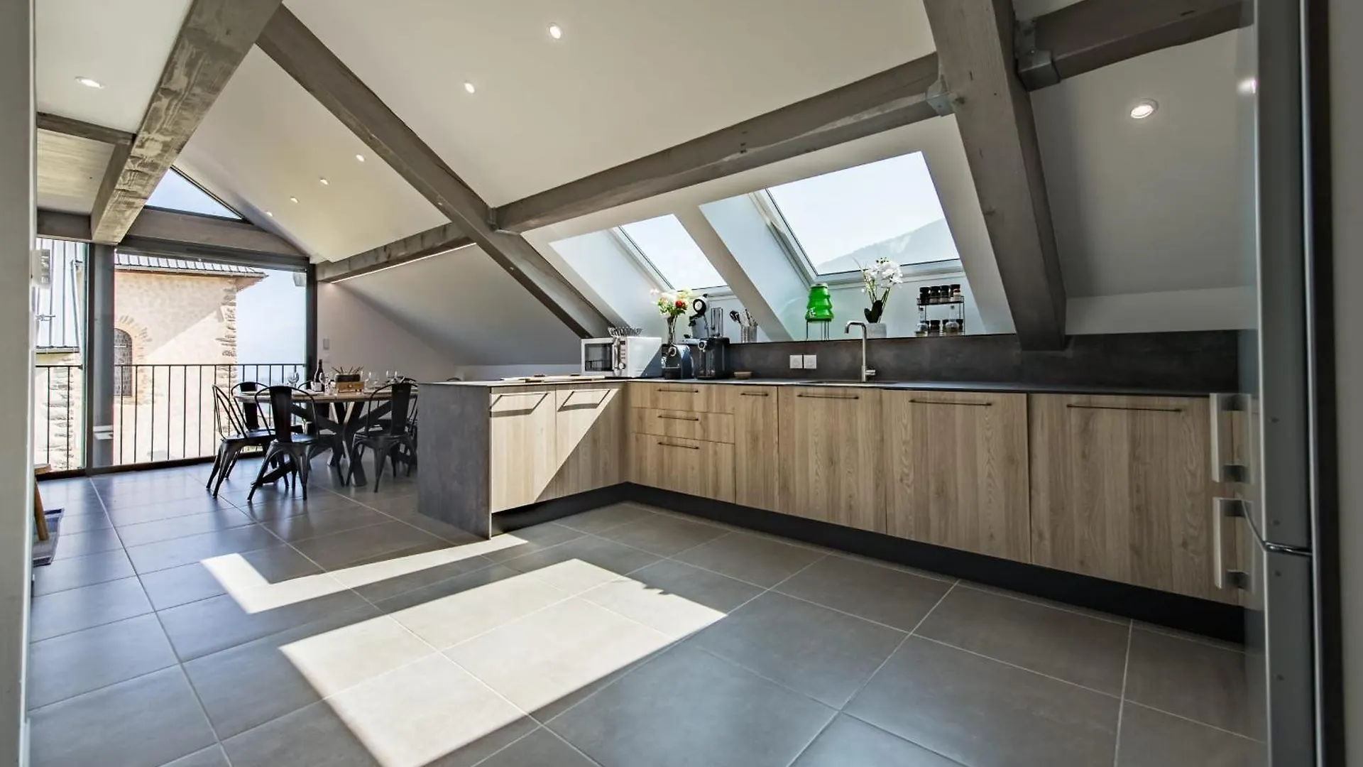 Bright Duplex in Albiez-Montrond - 2 Bedrooms Close to the Slopes