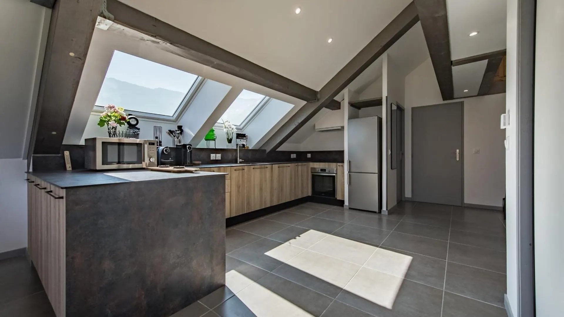 Bright Duplex in Albiez-Montrond - 2 Bedrooms Close to the Slopes 0*,  Frankrig